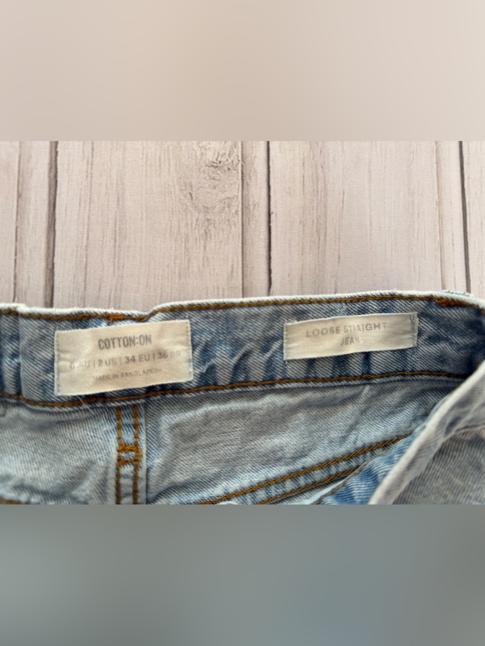 Cotton On loose straight high rise light wash full length denim jean. Size 2 - Picture 8 of 12